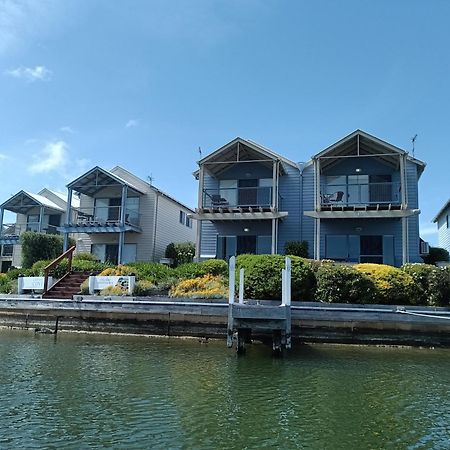 Captains Cove Resort - Waterfront Apartments Пейнсвилл Экстерьер фото