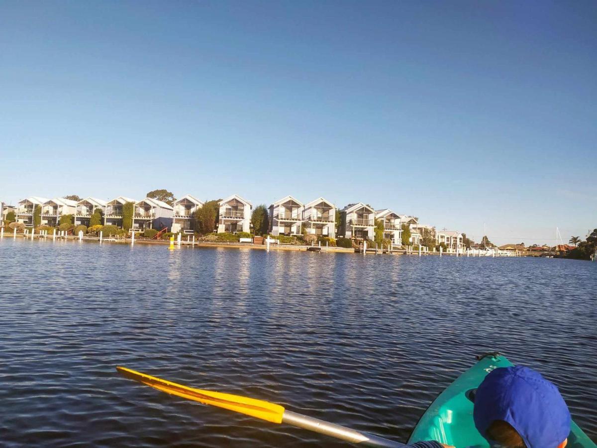 Captains Cove Resort - Waterfront Apartments Пейнсвилл Экстерьер фото