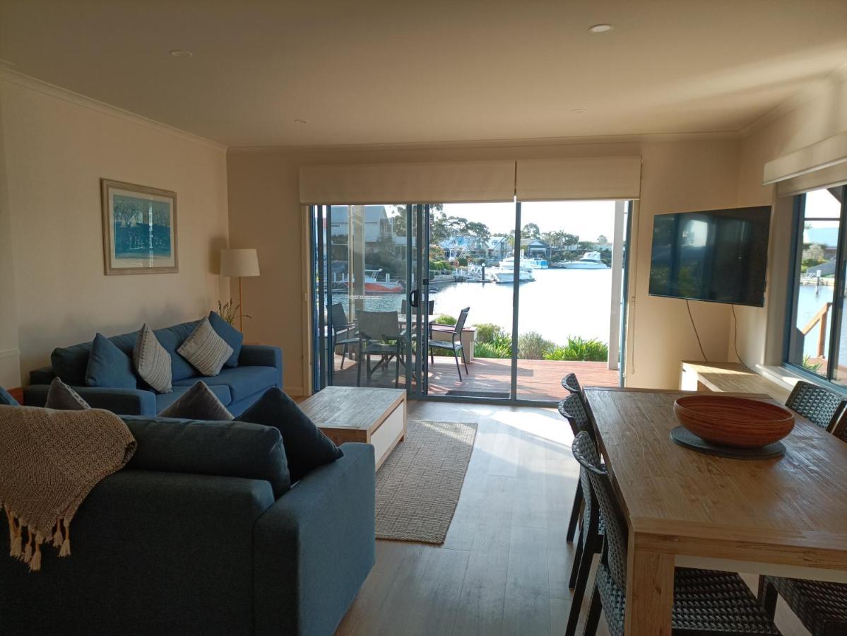 Captains Cove Resort - Waterfront Apartments Пейнсвилл Экстерьер фото
