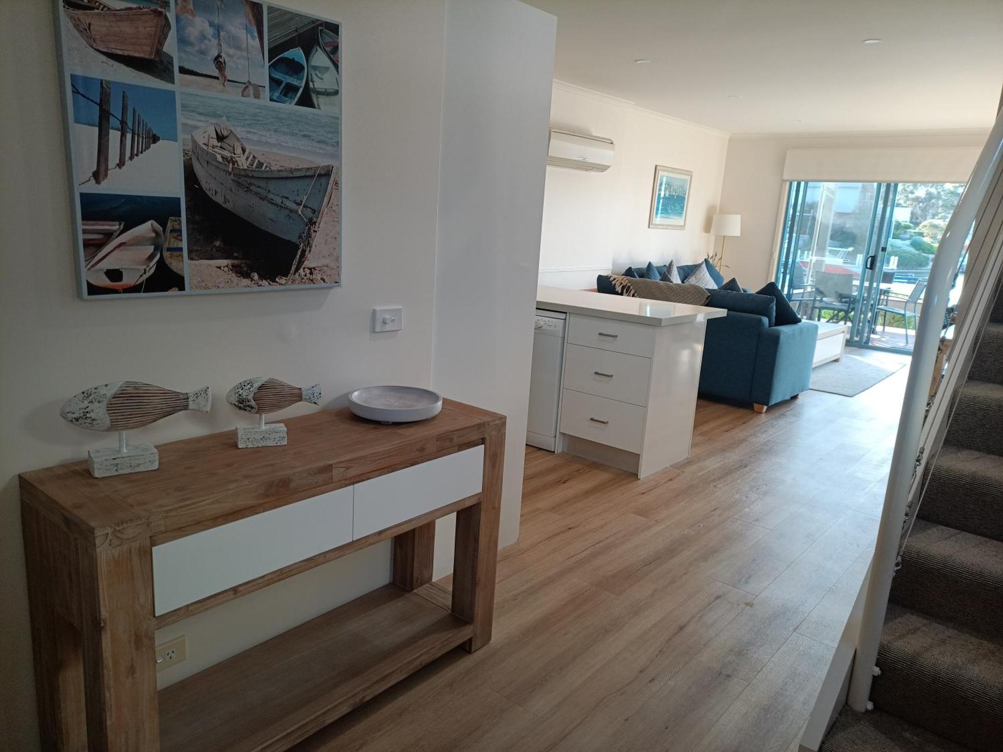 Captains Cove Resort - Waterfront Apartments Пейнсвилл Экстерьер фото